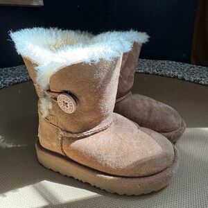 Cozy Tan Toddler Ugg Boots